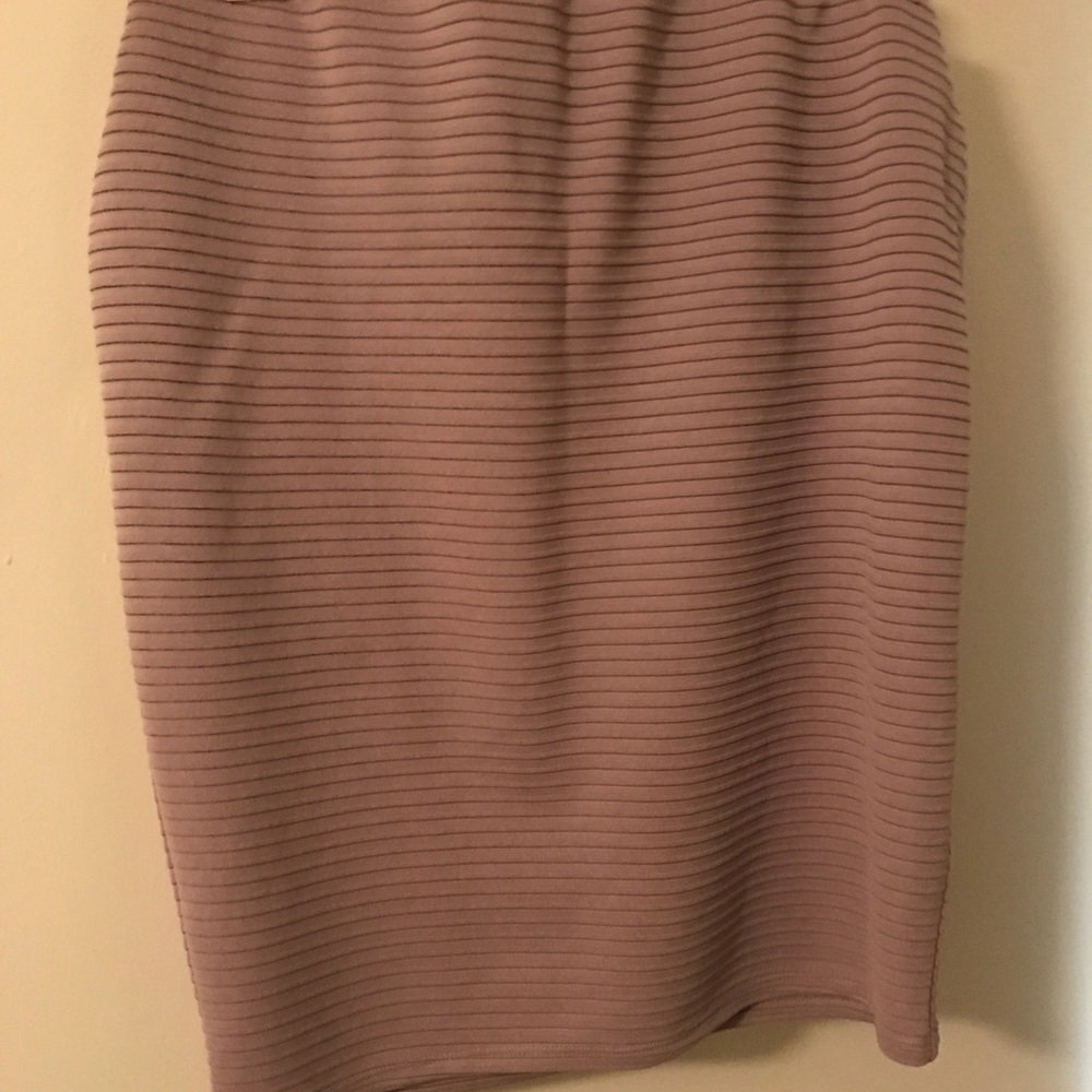 Nude Rubbed bodycon pencil skirt ‼️donating 10/20